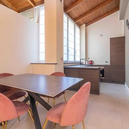 Gallery Loft 1 Center